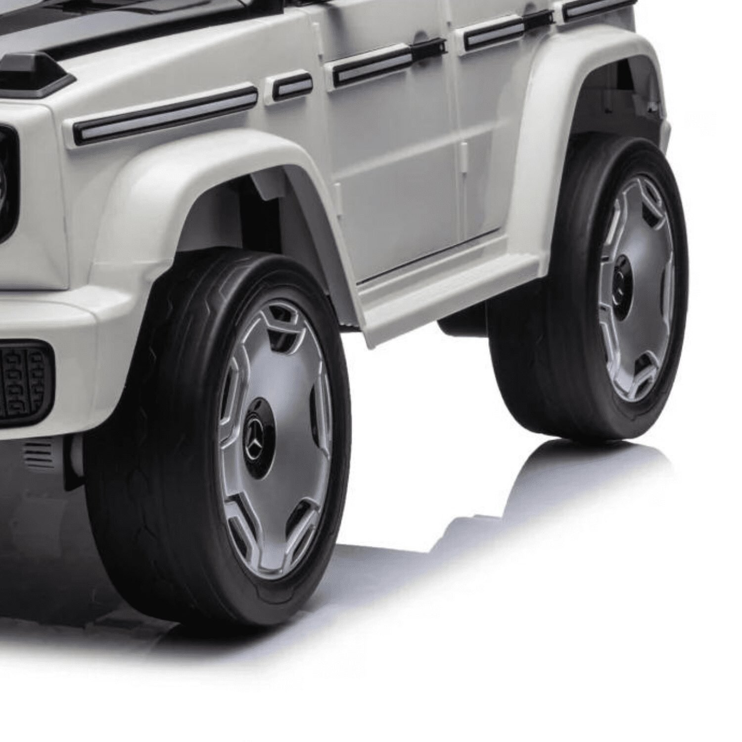 Лицензиран Акумулаторен Джип Mercedes EQG 2026, 4x4, 140W, 12V/9Ah, EVA гуми под наем - Image 6