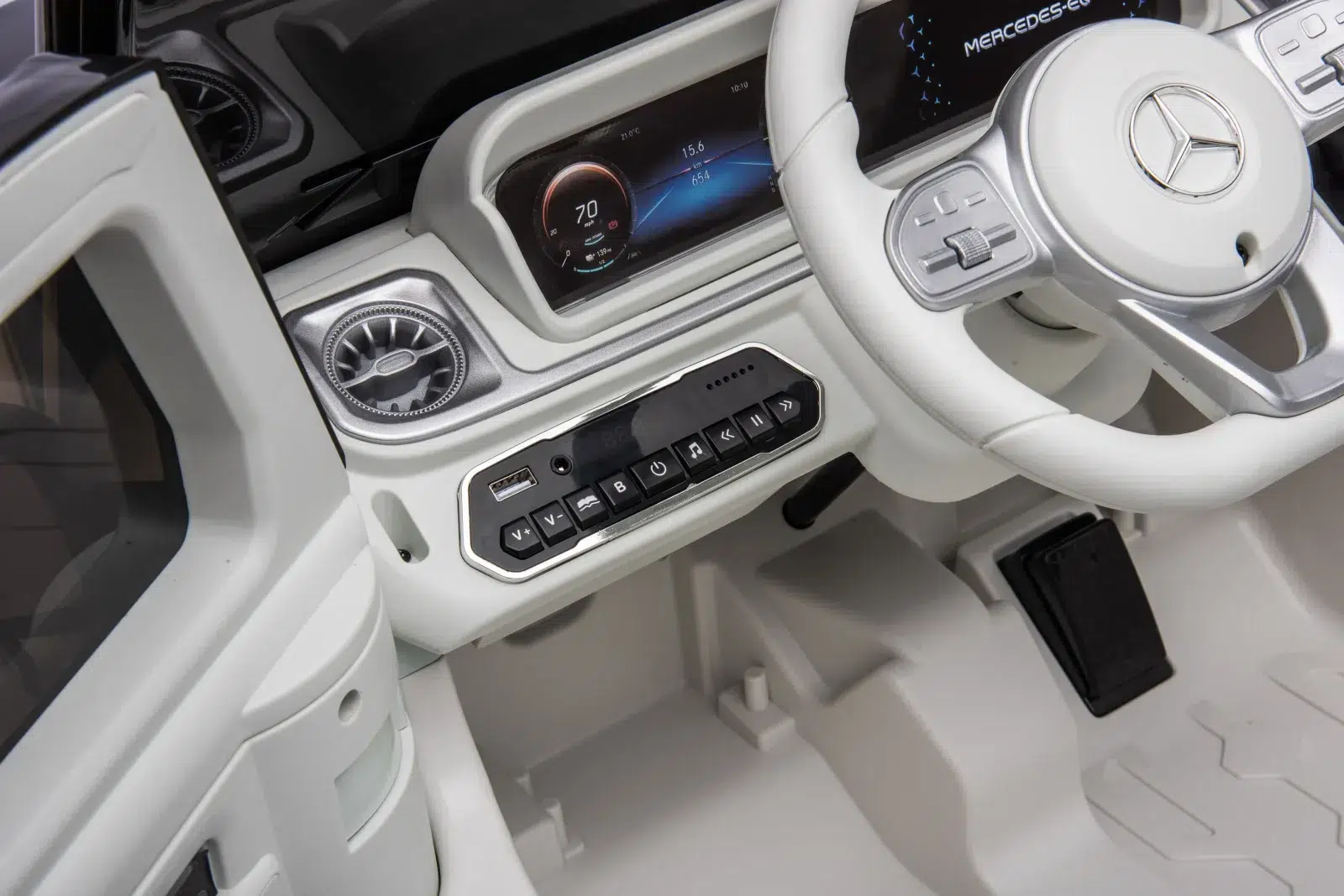 Лицензиран Акумулаторен Джип Mercedes EQG 2026, 4x4, 140W, 12V/9Ah, EVA гуми под наем - Image 10