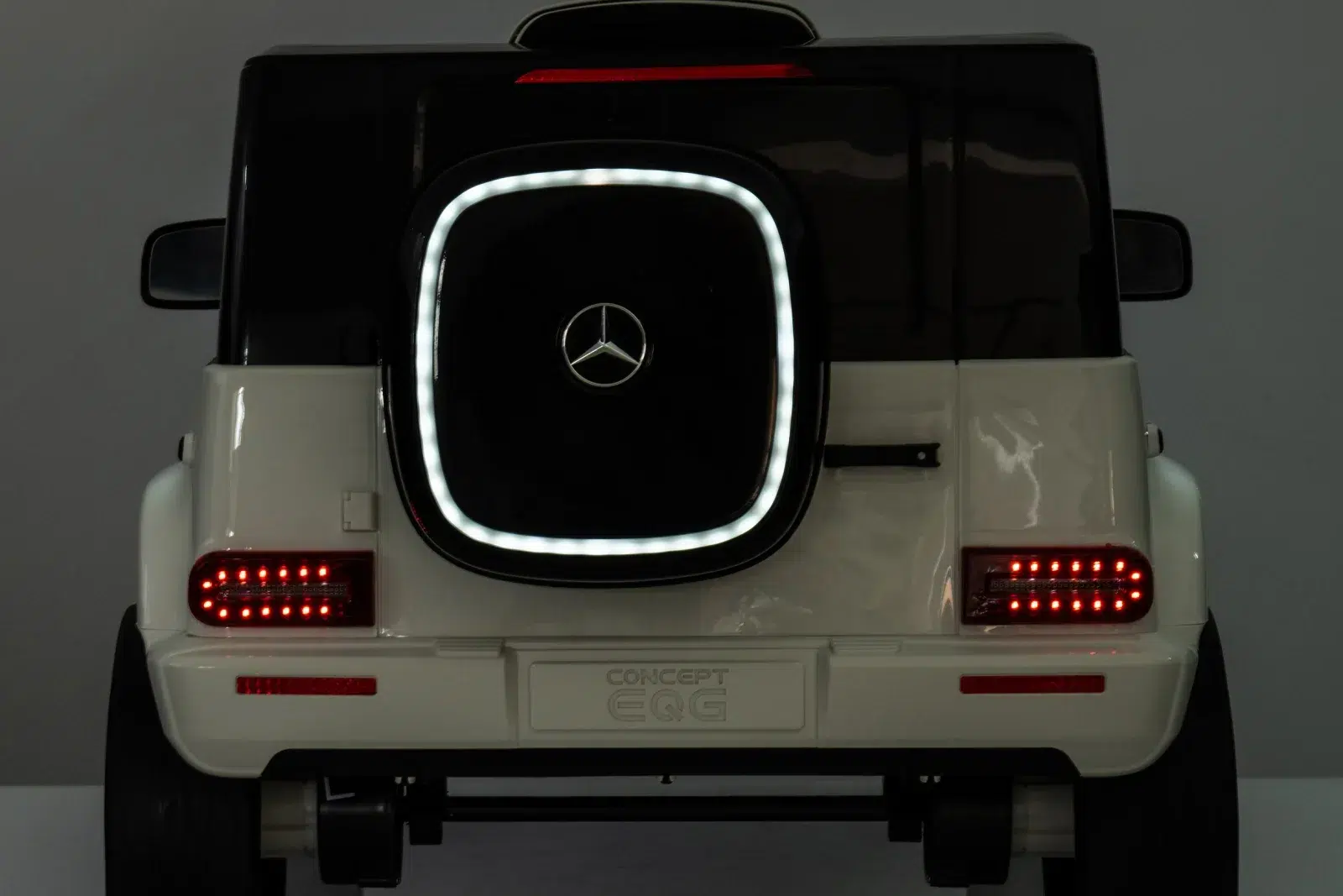 Лицензиран Акумулаторен Джип Mercedes EQG 2026, 4x4, 140W, 12V/9Ah, EVA гуми под наем - Image 9