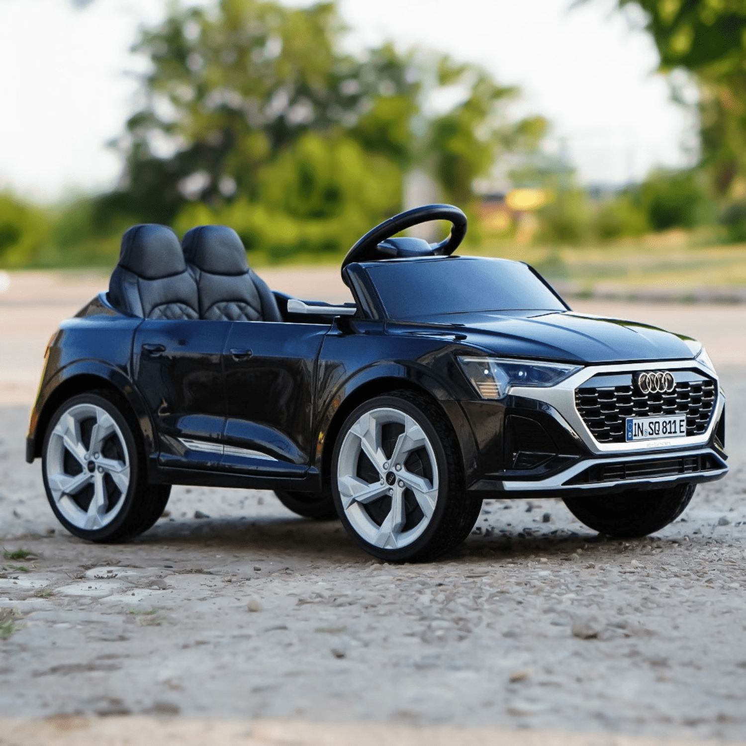 Лицензиран акумулаторен джип Audi SQ8, 70W, 12V4.5Ah, R/C 2.4G, EVA гуми - Image 5