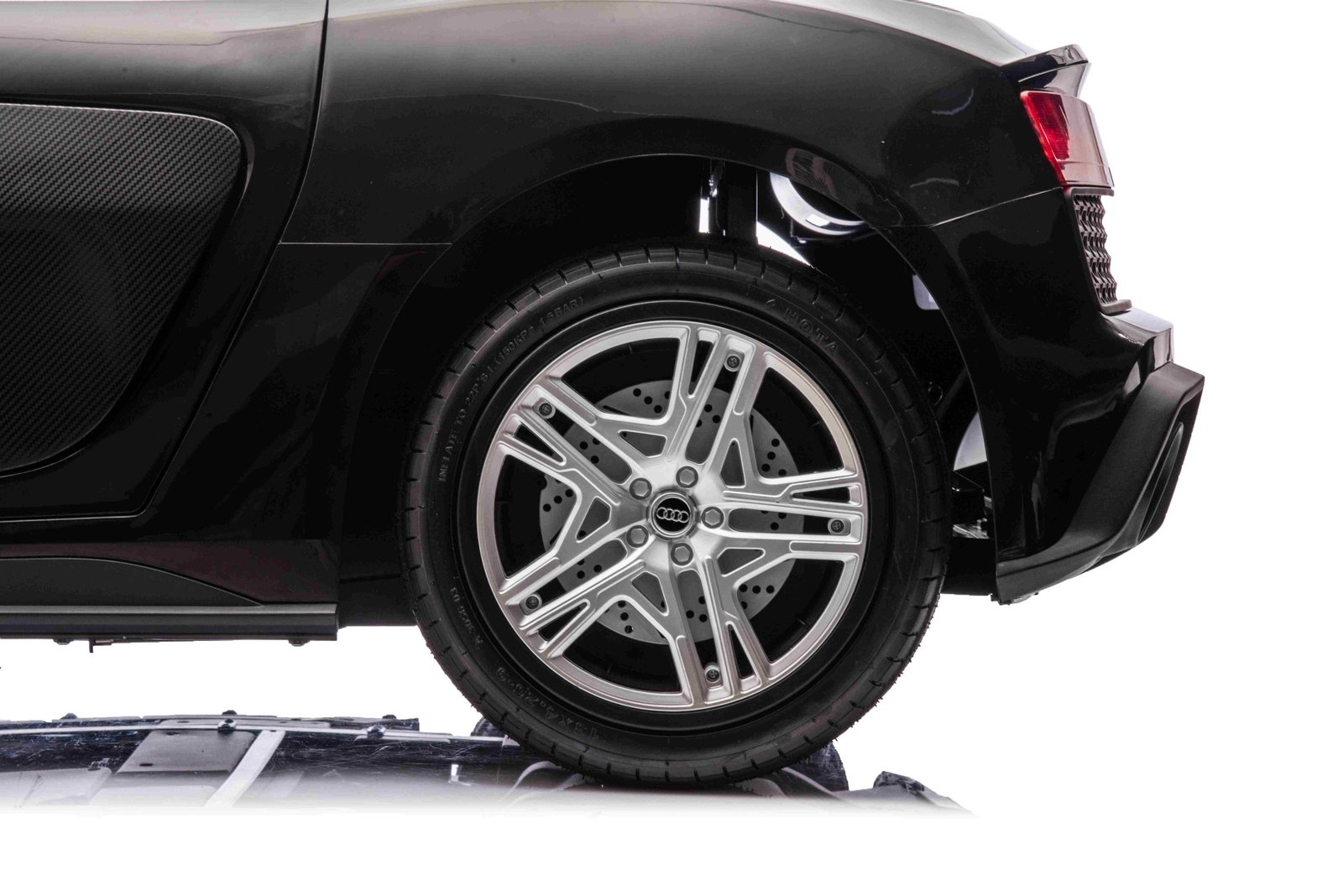 Лицензирана Акумулаторна Кола Audi R8 Premium, 200W, 24V/14Ah, Помпещи гуми, R/C 2.4G - Image 20
