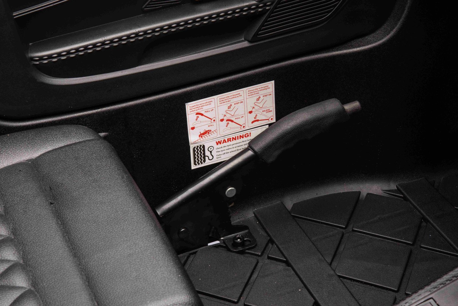 Лицензирана Акумулаторна Кола Audi R8 Premium, 200W, 24V/14Ah, Помпещи гуми, R/C 2.4G - Image 25