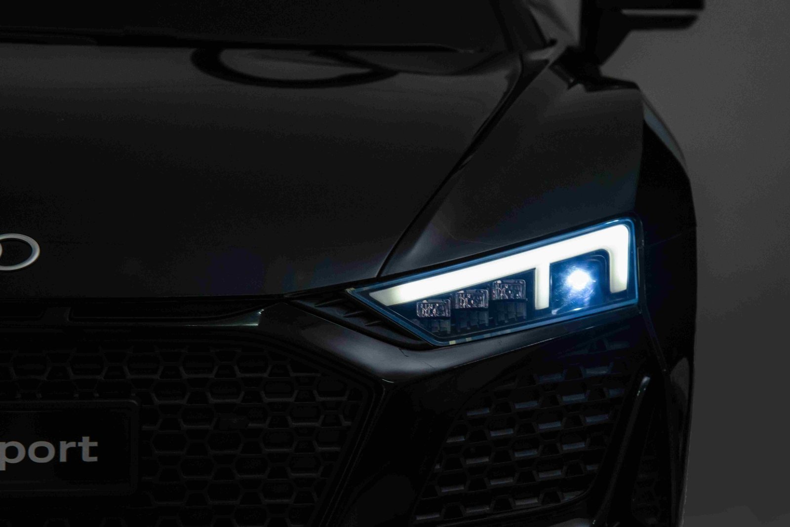 Лицензирана Акумулаторна Кола Audi R8 Premium, 200W, 24V/14Ah, Помпещи гуми, R/C 2.4G - Image 17