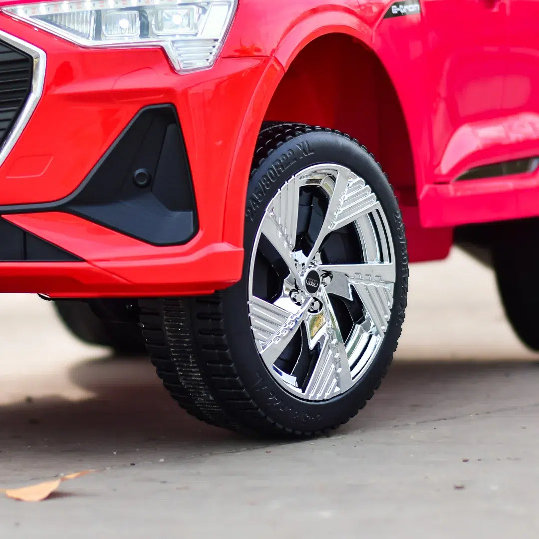 Лицензирана Акумулаторна Кола Audi E-tron Sportback, 4x4, 140W,EVA гуми - Image 11