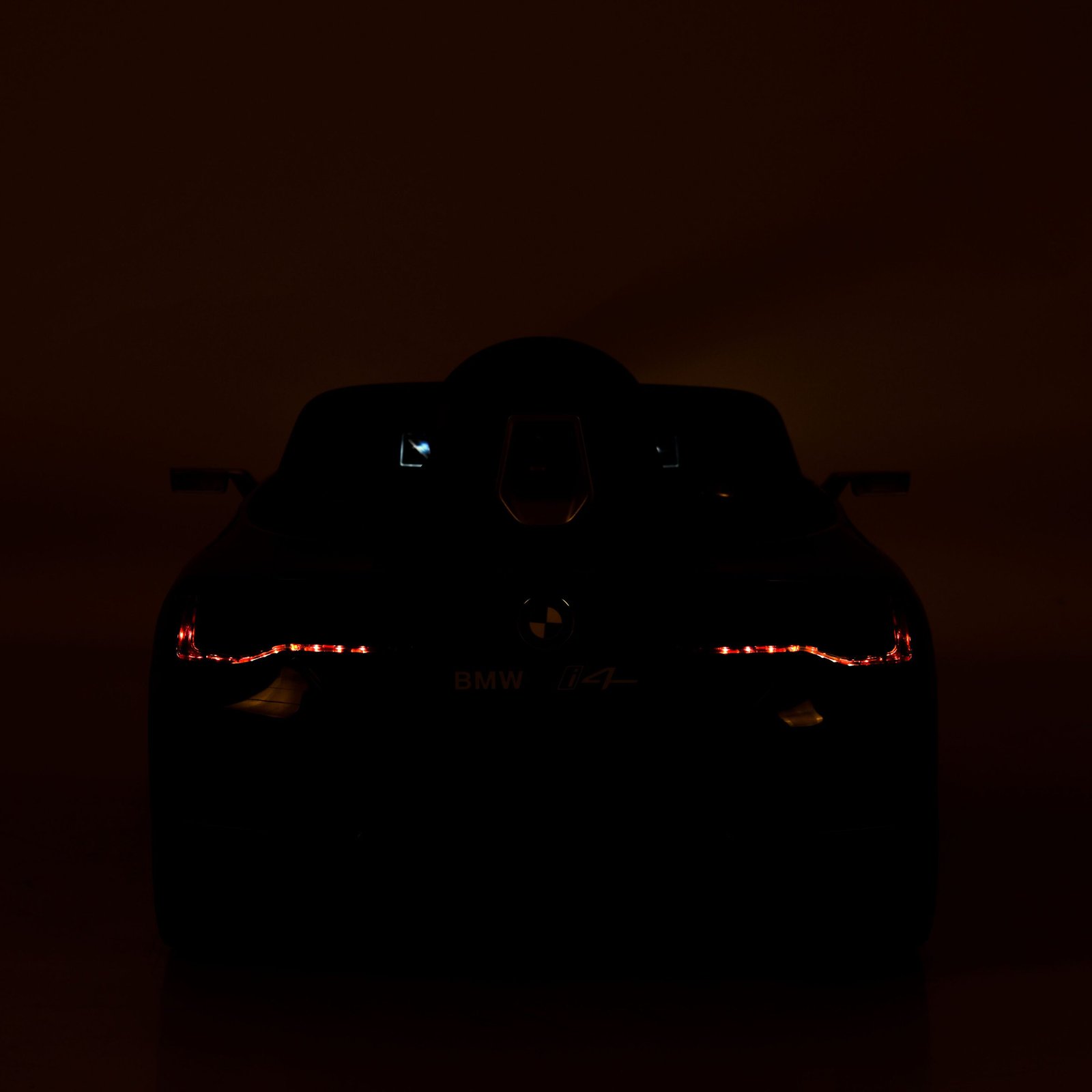 Лицензирана Акумулаторна Кола BMW i4, 12V/7Ah, EVA гуми, R/C 2.4G - Image 11