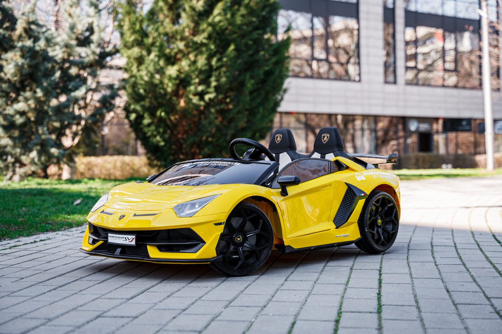 Лицензирана акумулаторна кола Lamborghini Aventador 2026, 24V7AH, 600W, R/C 2.4 G, EVA гуми - Image 4