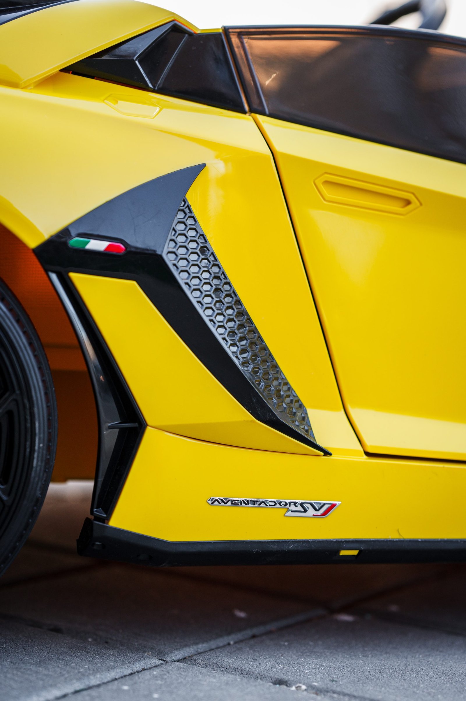 Лицензирана акумулаторна кола Lamborghini Aventador 2026, 24V7AH, 600W, R/C 2.4 G, EVA гуми - Image 10