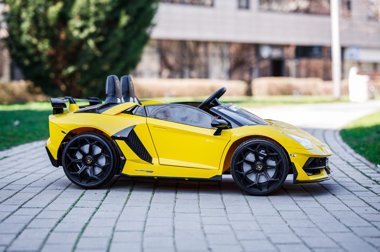 Лицензирана акумулаторна кола Lamborghini Aventador 2026, 24V7AH, 600W, R/C 2.4 G, EVA гуми - Image 2
