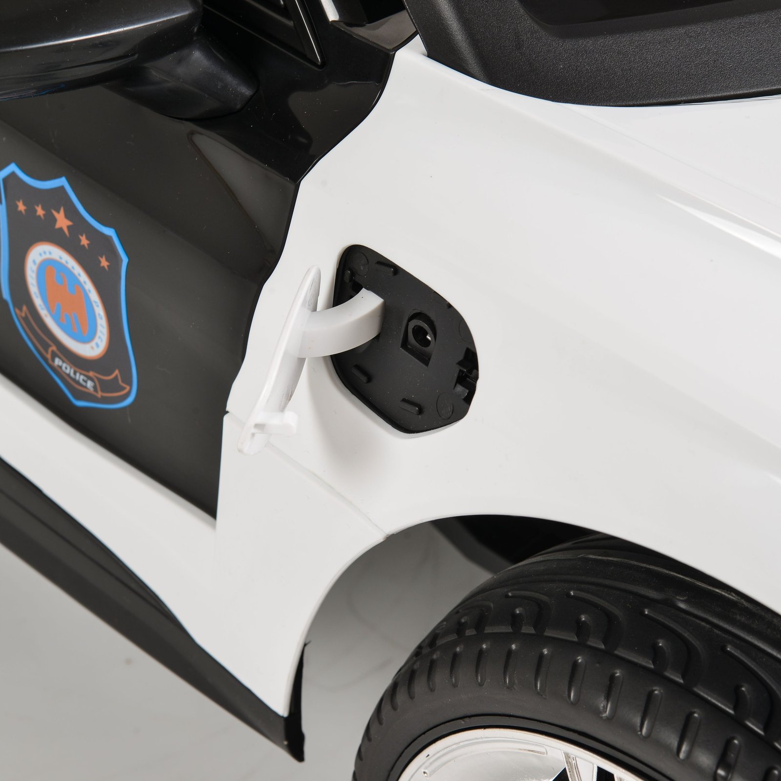 Лицензиран акумулаторна кола Audi RS e-tron 717 Police, Bluetooth, 100W, 12V/7AH, R/C 2.4G, EVA гуми - Image 11