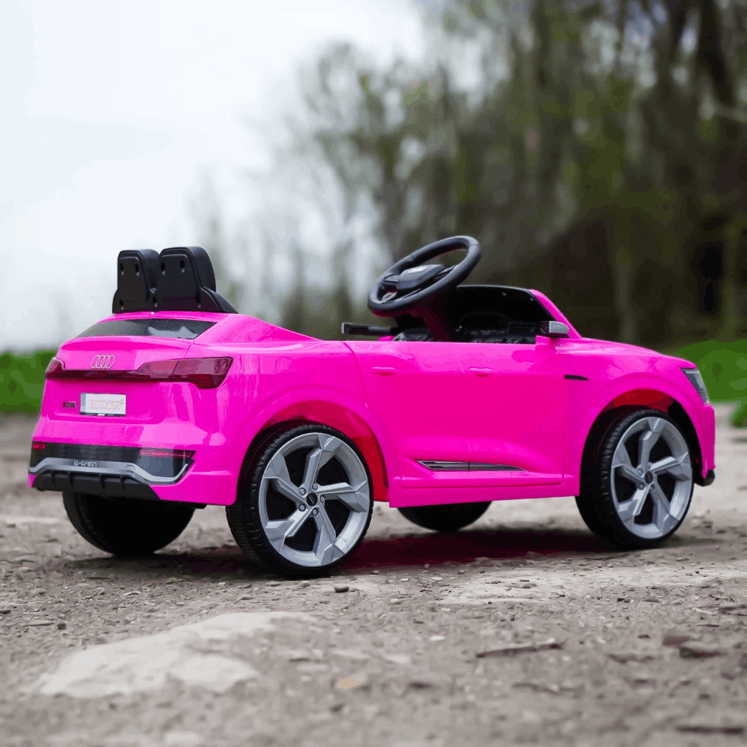 Лицензиран акумулаторен джип Audi SQ8, 70W, 12V4.5Ah, R/C 2.4G, EVA гуми - Image 8