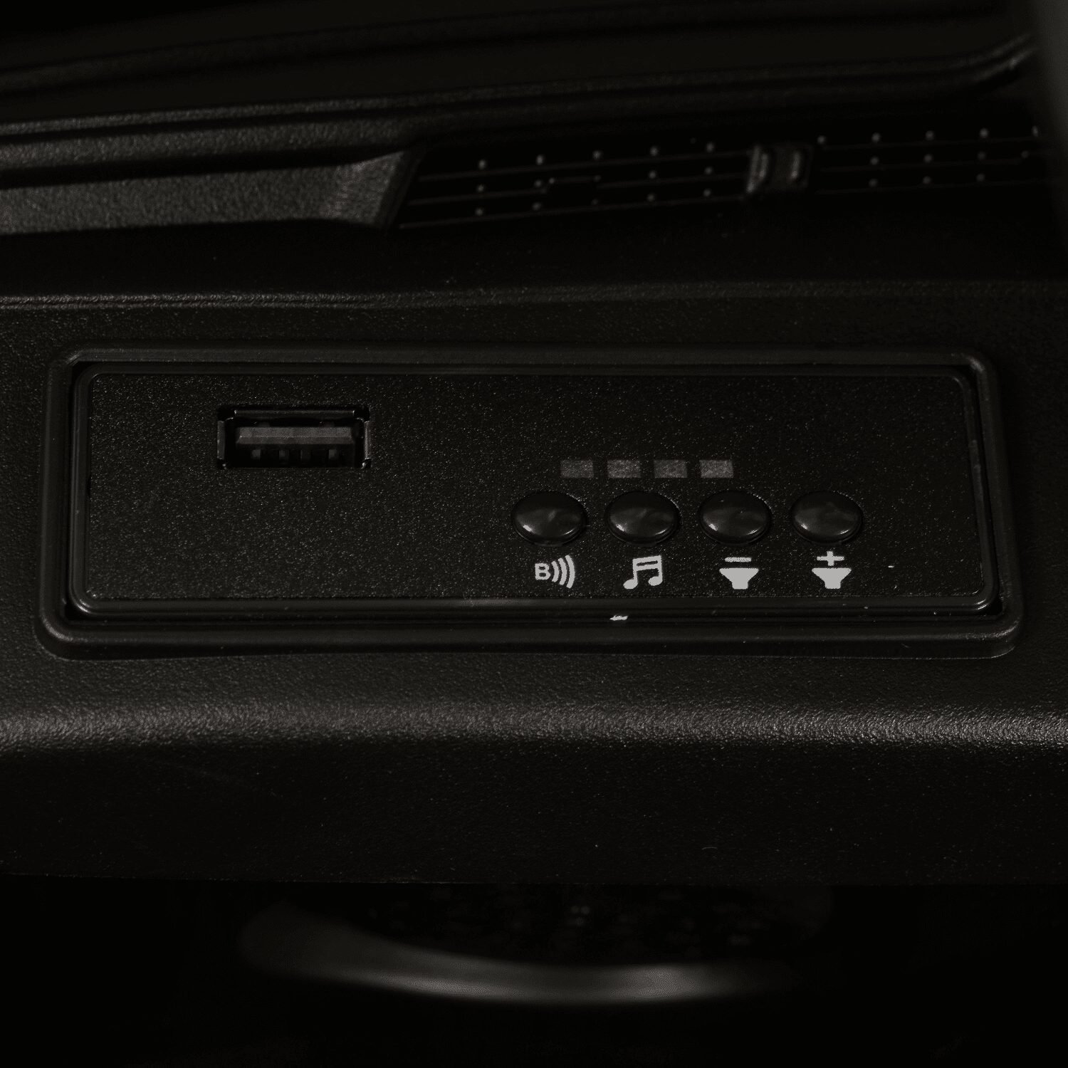 Лицензиран акумулаторен джип Audi SQ8, 2026, 50W, 12V7Ah, R/C 2.4G, EVA гуми - Image 8